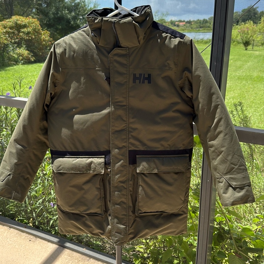 Helly Hansen green active puffy jacket no hood Regular fit, 152/12 (woman’s xs)